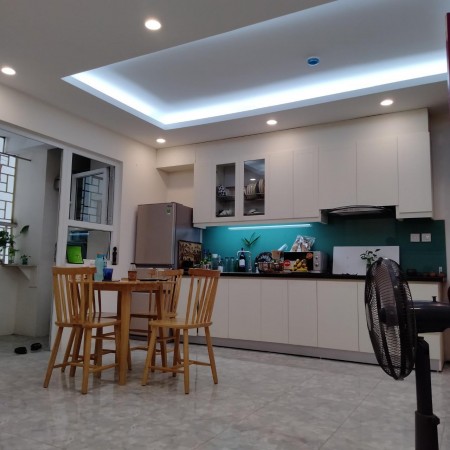 Nhà phù hợp cho cặp vợ chồng mới cưới. Cần bán căn hộ HH1A dt 47m2, ban công Đông Nam thoáng mát