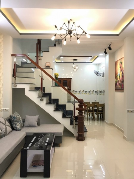 Bán đất tặng nhà 60m2 đường Phú Thuận Quận 7