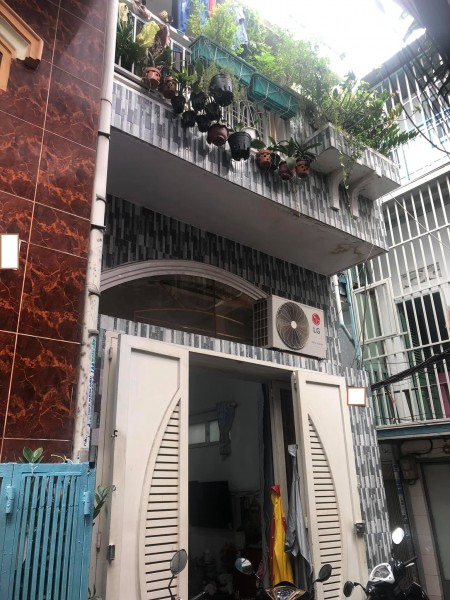 32m2 Trần Hưng Đạo Quận 1 lô góc 3 tầng kiên cố, nhà mới ở ngay, giá 6.1 tỷ
