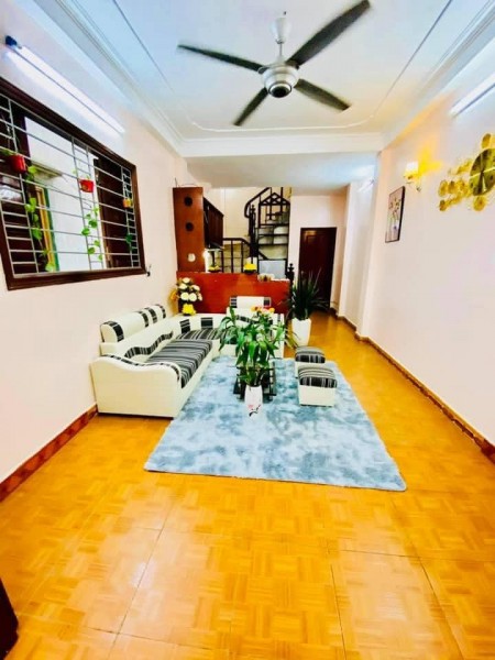 Bán gấp nhà Triều Khúc, Lô góc 3 mặt thoáng, 2,85 Tỷ, cách 5m đường Ô tô, LH: 0913621088.