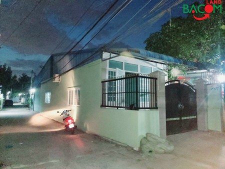 Bán nhà đẹp Tân Phong, 2 mặt tiền, diện tích 100m2 ,lô góc, đường 3 xe hơi tránh nhau