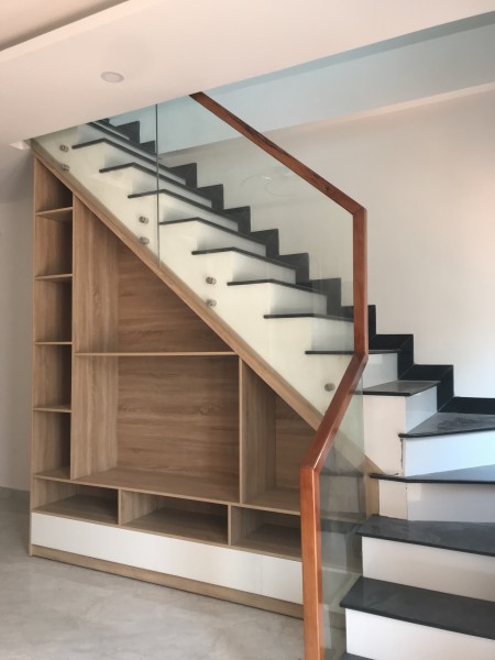 Bán nhà đẹp 2 tầng đúc kiên cố, full nội thất kiệt Ngự Bình, ngay trung tâm thành phố, lh 0858687880