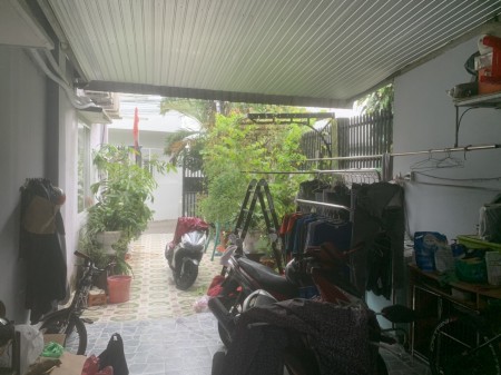 Bán căn nhà hẻm ô tô Nguyễn Văn Hoa dt 145m2 giá 4ty2 bớt lộc.