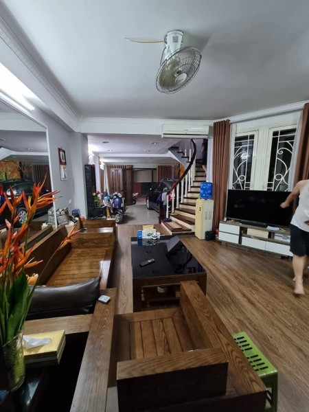 Bán nhà Trương Định, lô góc ngõ nông, cho thuê phòng giá trị cao, dt 40m2x4 tầng, giá 3.2 tỷ