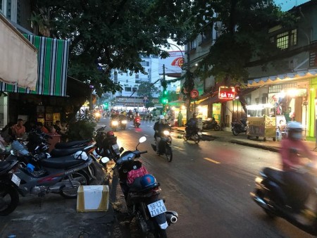 Cho thuê NNC Mặt tiền Trần Quang Diệu, P.9, Q. 3. ngang 15m, giá 45tr, khu tập trung ăn uống