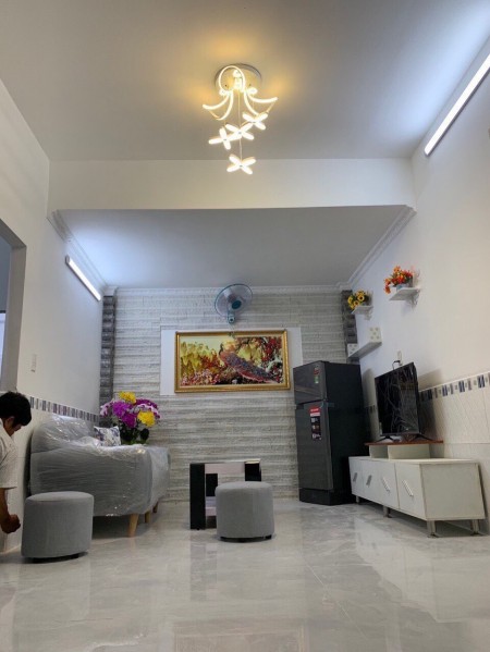 Chính chủ cần bán nhà đẹp giá rẻ, dt 27m2, 3 tầng đúc, giá 2.8 tỷ, đường Quang Trung, phường 8, Gò Vấp