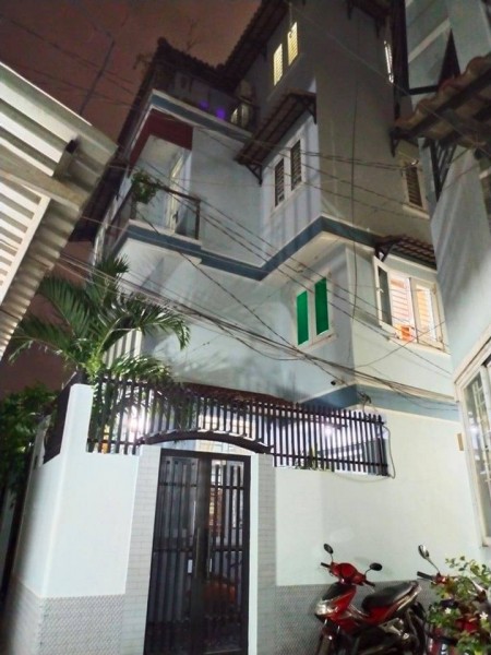 Bán nhà tại đường Lê Đình Thám, Quận Tân Quý, nằm tại trung tâm Tân Phú, dt 65m2, giá chỉ 5,45 tỷ