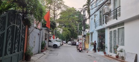 Nhà đẹp phố Hai Bà Trưng, dt 50m2, 5 tầng, mt 5, vài bước ra phố, nhà đẹp, ở ngay, chỉ 8.5 tỷ, lh 0942.861188