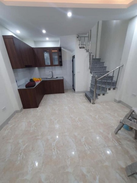 Bán nhà Chính Kinh, ở ngay, 1 nhà ra phố ô tô tránh, giá trị tăng từng ngày 2.6 tỷ