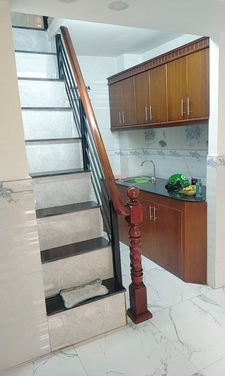 Nhà nhỏ 2 lầu đúc vị trí đẹp hẻm 181 Âu Dương Lân P2 Q8