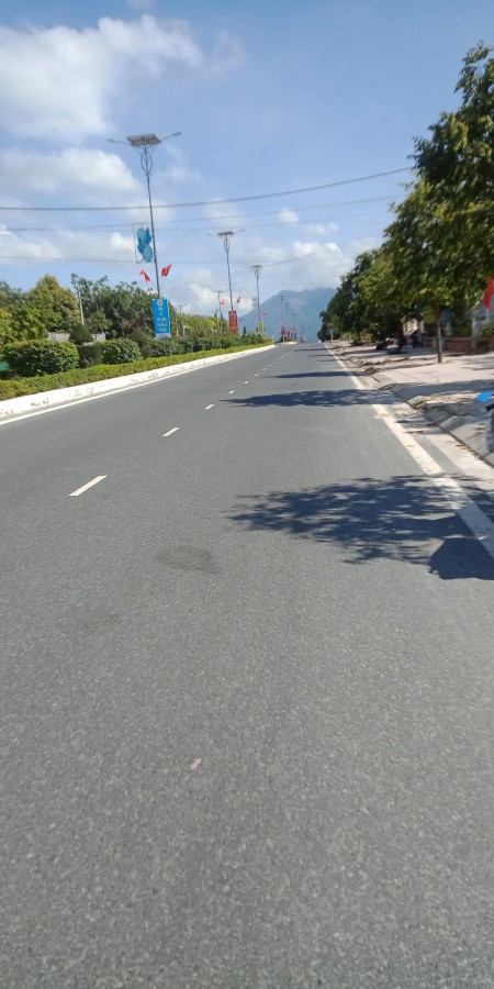 Đầu tư sinh lời với lô đất ngay đầm Thủy Triều ngay trung tâm hành chính huyện