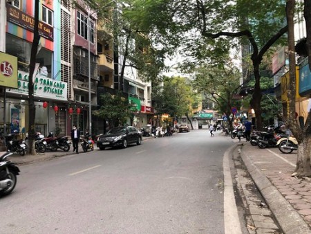 Bán nhà phân lô Huỳnh Thúc Kháng 130m2x4T, MT 10m, Lô góc, Vỉa hè, Ô tô tránh đỗ. Giá 37 tỷ