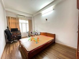Nhà đẹp hiếm nằm trên đường Lạc Long Quân, giá 3,8 tỷ DT 45m2 TL