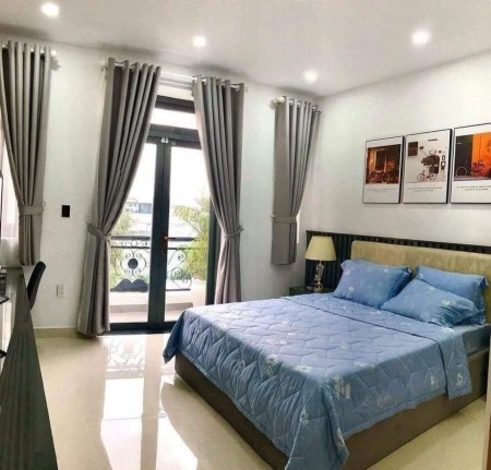Bán nhà Nguyễn Đình Hoàn, Cầu Giấy 43m2 xây 5 tầng, giá 3.4 tỷ, ngõ thông, rộng