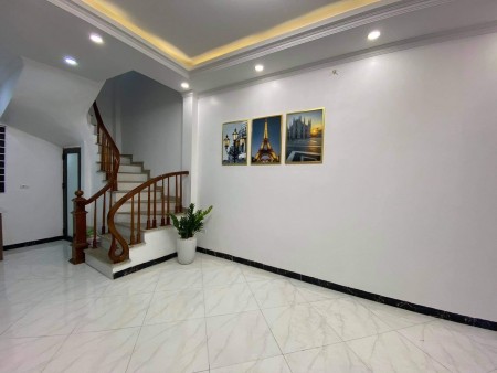 Nhà phân lô tại Bùi Huy Bích, 34M2, xây mới 5 tầng, mặt tiền 3.8M giá 3.4 tỷ