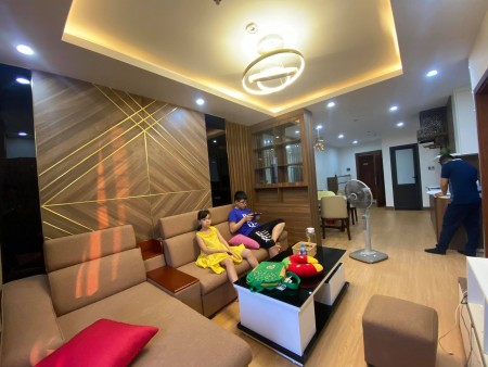 Toà Ruby 2 phòng ngủ hoàn thiện nội thất đẹp, lung linh. Lh 0916981524