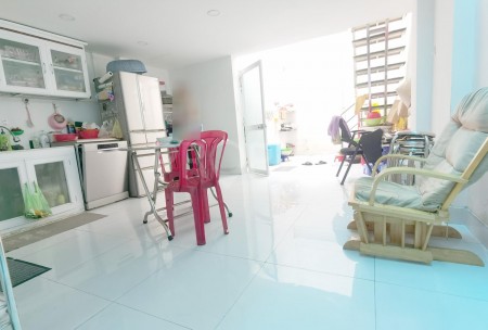 Nhà nguyên căn nở hậu hxh Trường Chinh, phường 13, Tân Bình (4.03x22m), 1 trệt, 1 lửng, 3 pn, 3 wc