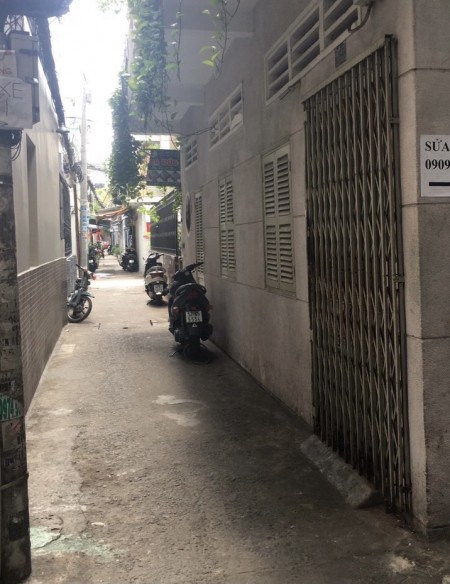 1.94 tỷ! bán gấp nhà Lạc Long Quân, 18m2, ngang 6m, hẻm ba gác, Tân Bình.