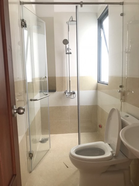 Cho thuê nhà nguyên căn MT Nguyễn Trọng Tuyển Phú Nhuận có 9 phòng 10wc sân thượng, thang máy, sân để xe trước nhà