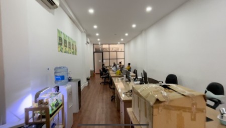 Cho thuê nguyên căn đường Đồng Nai Quận 10 trệt 2 lầu, nhà trống suốt cầu thang cuối nhà