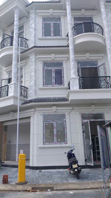 Khu phố mang phong cách Châu Âu đang hiện hữu ngay Trung tâm Dĩ An - Bình Dương giá rẻ full nội thất trang trí