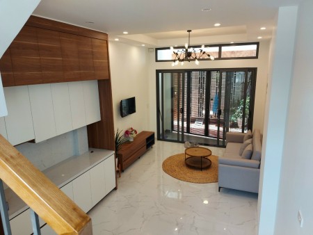 Âu Cơ, 5 tầng 46m, 4.5 tỷ, vài bước ra hồ, quanh năm mát mẻ