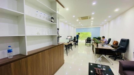 Chủ nhà cần bán gấp tòa Building 10 tầng mặt phố Đội Cấn giá cực sốc. DT 100m x 10 tầng mt 7m. Hầm để xe ô tô, xe máy rộng thênh thang