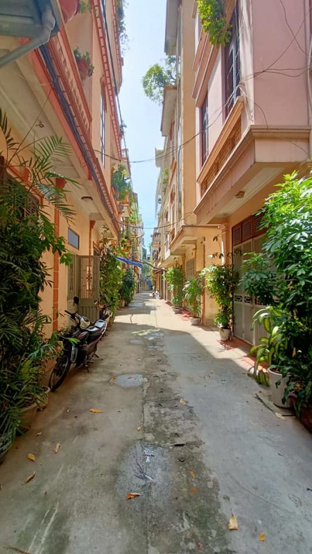 Bán nhà Ngô Quyền, Hà Đông khu phân lô Quận đội ô tô đỗ cửa, lô góc dt 54m2, giá 5.8 tỷ