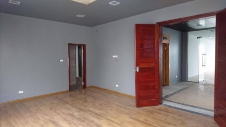 Cho thuê văn phòng dt 80m2 giá tốt, view đẹp tại phố Chùa Láng, Đống Đa, Hà Nội. Lh: 077.23.66666