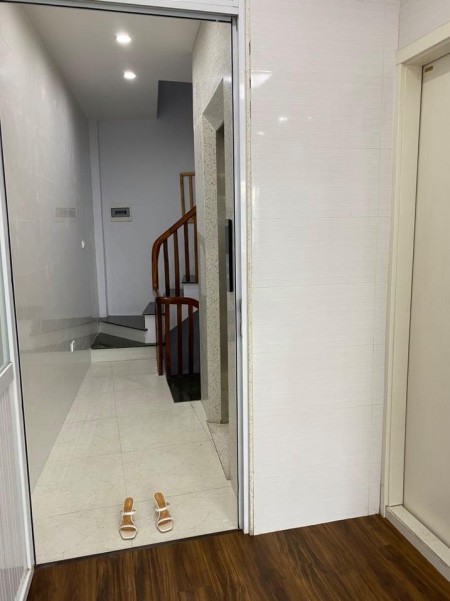 Bán nhà MP Trần Khắt Chân, KD, thang máy, gara OTO, 50m, hơn 10 tỷ,LH 0877771009