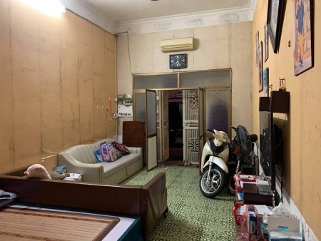 Phố 8/3, Ô tô tránh, MT 4m, DT 48m2, giá 6.75 tỷ
