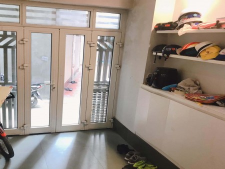 Bán nhà Lô Góc 42m2 tại phố Trần Thái Tông nhà đẹp 5 tầng mặt tiền 6m vào ở luôn giá hơn 4 tỷ