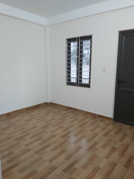 Bán nhà đường Hoàng Liệt view hồ Linh Đàm, dt 33m2, giá 3.2 tỷ