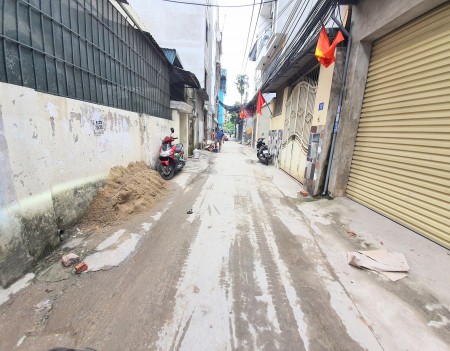 Bán nhà Bằng Liệt, nhà mới, ngõ thông, dtsd 44m2, giá 3.3tỷ. liên hệ 0375469720