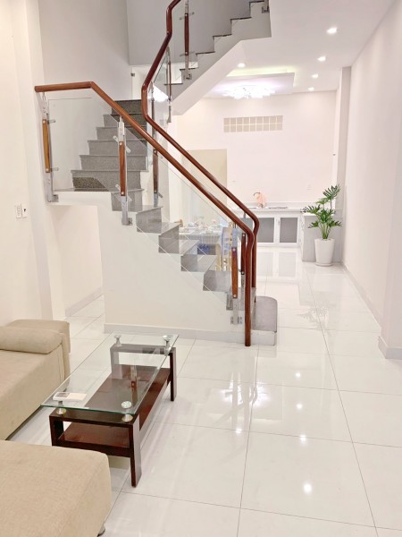 Nhà đẹp, 3 tầng (tặng full nội thất) vào ở ngay, MT Lương Ngọc Quyến P13 Q8