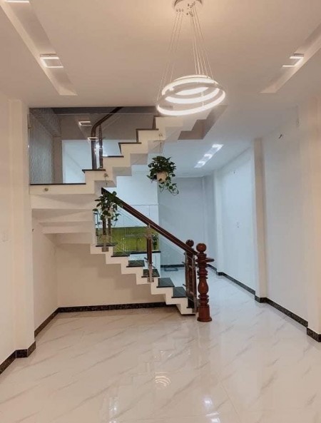 Bán nhà 654 Lạc Long Quân, 36m vuông, nhà nở hậu vuông vức, chỉ 3 tỷ 59