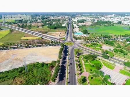 Bán miếng đất ngay trung tâm hanh chính Bàu Bàng, dt 200m2, giá 500 triệu