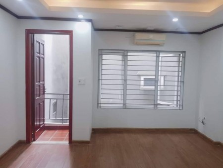 Hơn 2 tỷ có nhà hộ khẩu Cầu Giấy Lô góc 32m, 3T. 20m ra ô tô. Tương lai sáng 0975626023
