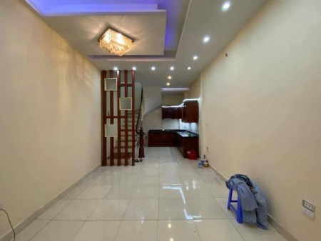 Bán nhà Trần Đăng Ninh, Cầu Giấy, ô tô, nhà đẹp, 35m2, MT rộng 4M, nhỉnh 5 tỷ