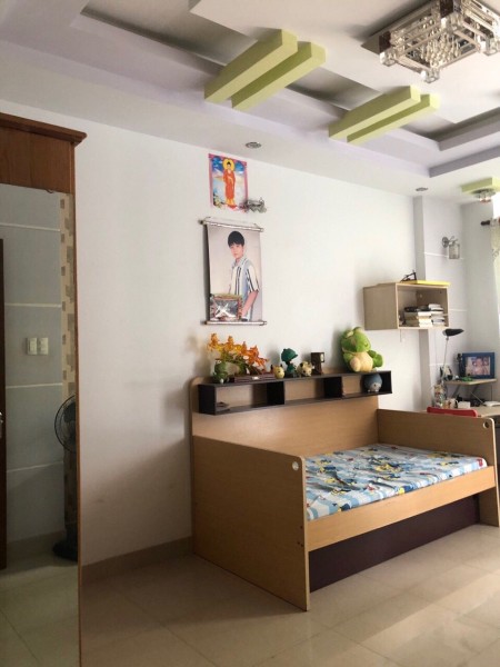 Bán nhà nát đường 79 P.Tân Quy, Quận 7 dt 6x21m, giá 18 tỷ