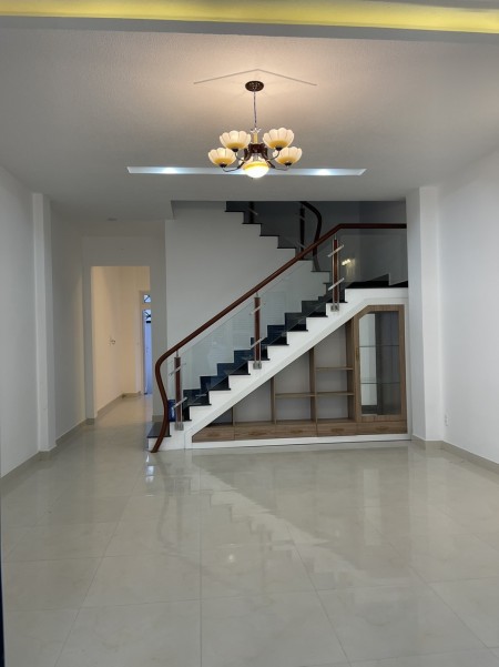 Cần bán nhà 2 mặt tiền đường ô tô Nguyễn Trung Trực, F3, Đà Lạt. GIÁ TỐT