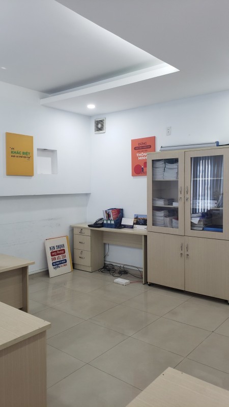 Cho thuê Tầng 03 làm văn phòng có sẵn nội thất làm việc