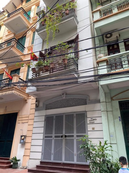 Nhà đẹp Hoàng Cầu đất Quan Lộc chỉ 10.9 tỷ, dt 45m2, 4 tầng, mt 4.1m, kinh doanh ô tô tránh