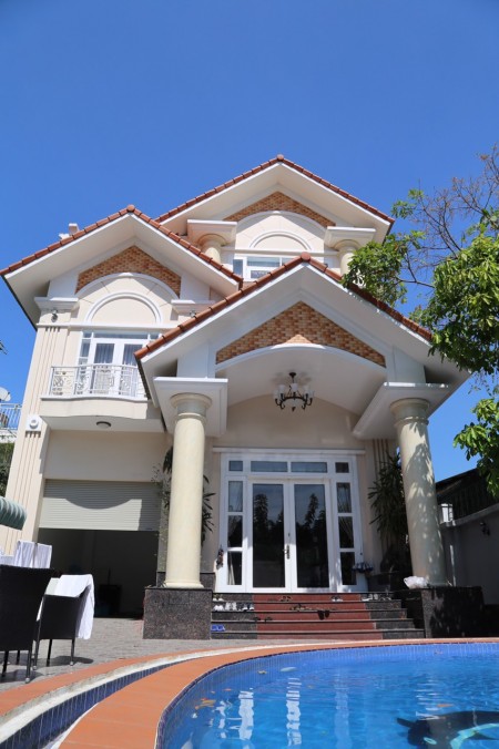 Cho thuê Villa 15mx20m, hồ bơi trệt, 1 lầu áp mái 6 phòng, Thảo Điền Quận 2