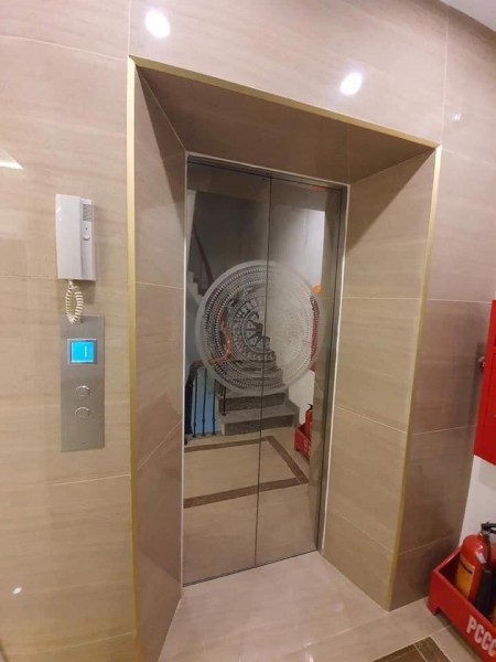 Nhà bán Trần Duy Hưng 111/126T2 8 tầng mặt tiền 5.4m chỉ 32 tỷ trung tâm Cầu Giấy