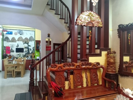 Cần bán nhà riêng phố Khương Đình 60m 5 tầng lô góc, giá chỉ 4,5 tỷ, nhà đẹp, ở ngay