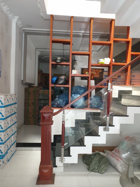 Bán gấp nhà riêng, HXH, Sát Q4, diện tích 66m2, giá chỉ 5,5 tỷ