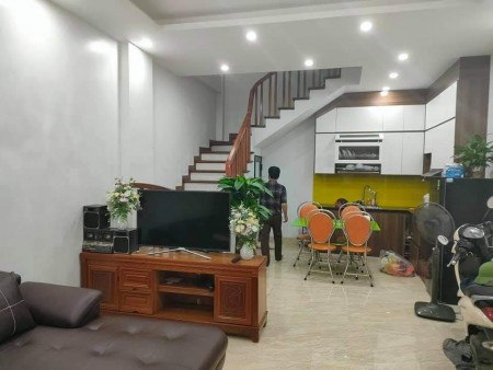 Bán nhà Tôn Thất Tùng, ngõ rộng, oto, 4PN, 38m*4T, MT 4m, 4.1 tỷ, 0888104444