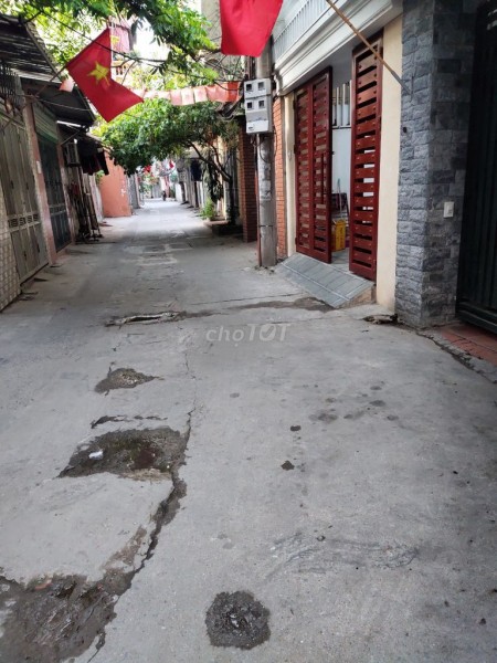 Cần cho thuê nhà đường Tân Phú (ngõ 93 Hoàng Văn Thái), Thanh Xuân, Hà Nội