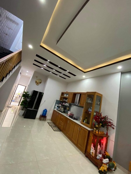 Nhà cần bán gấp lấy tiền trả nợ, 1 trệt, 1 lầu khu tiện ích đủ
